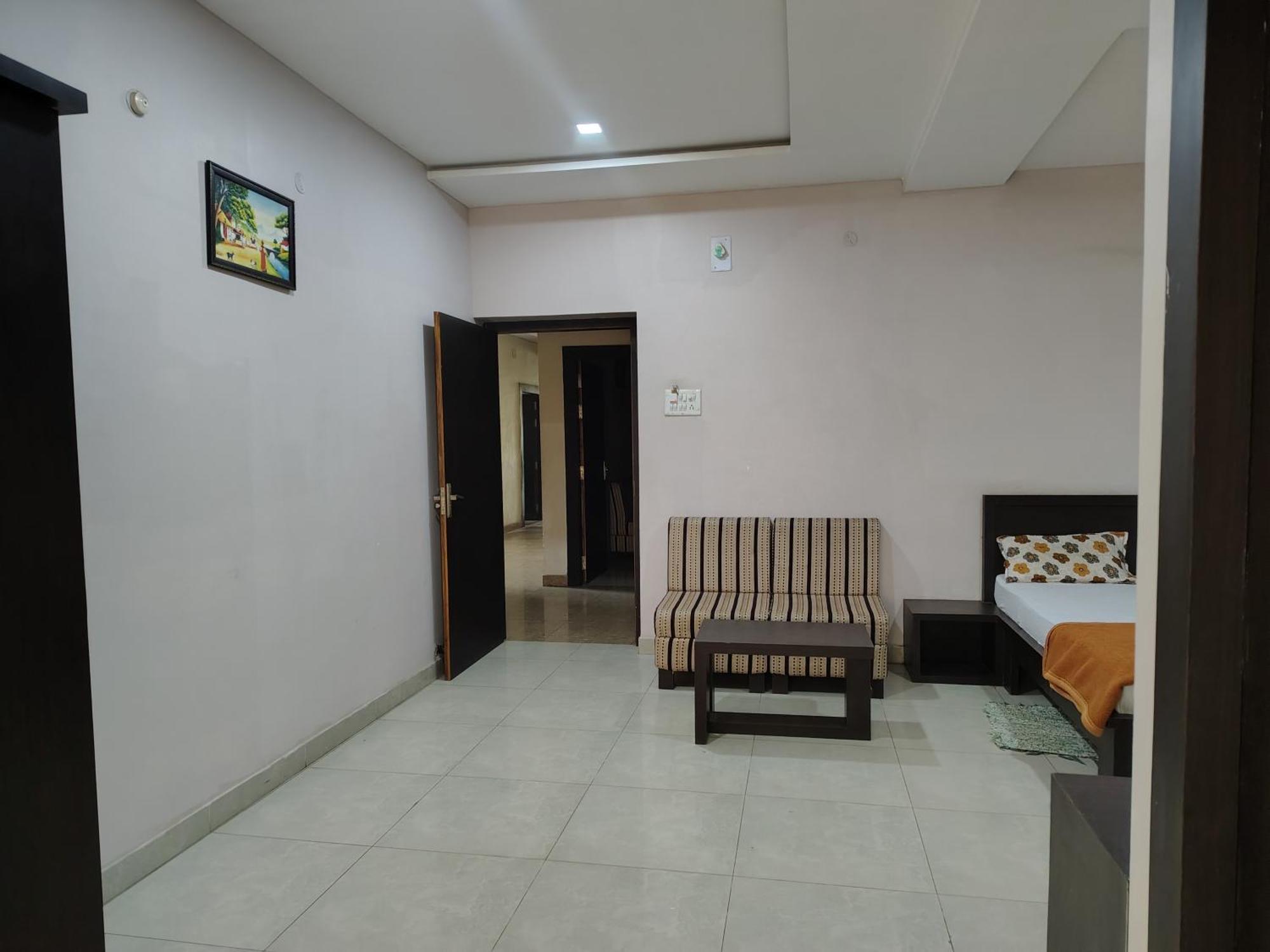 Hotel Indraprasth Balangir Bagian luar foto